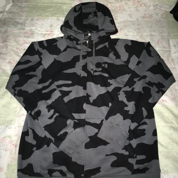Under Armour sweater - Picture 1 of 4
